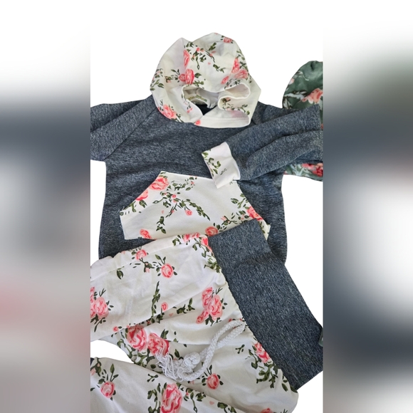 Baby girl winter matching sets. Bundle of 3. 3-6M - Picture 4 of 10